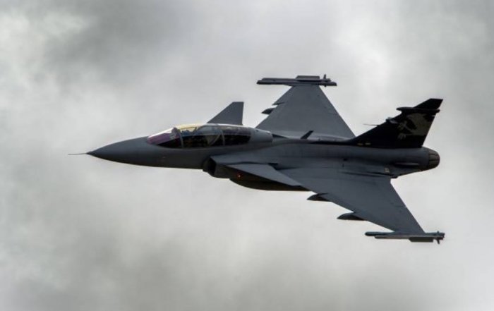    JAS 39 Gripen    :       