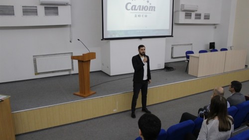 В Запорожье работает отделение хоккея при ДЮСШ «Салют»