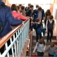 Подписать верхнюю одежду: в городе Запорожской области готовят школьников к эвакуации
