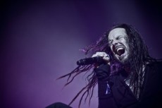  Korn    