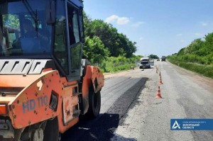 У Запорізькій області ремонтують дорогу, якою можна вибратися з гарячих точок