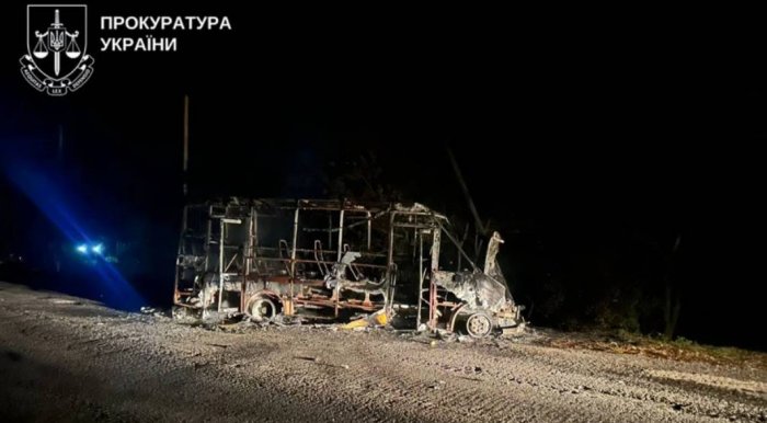 Російський дрон атакував маршрутку на Сумщині: п’ятеро поранених Російський дрон атакував маршрутку на Сумщині: п’ятеро поранених