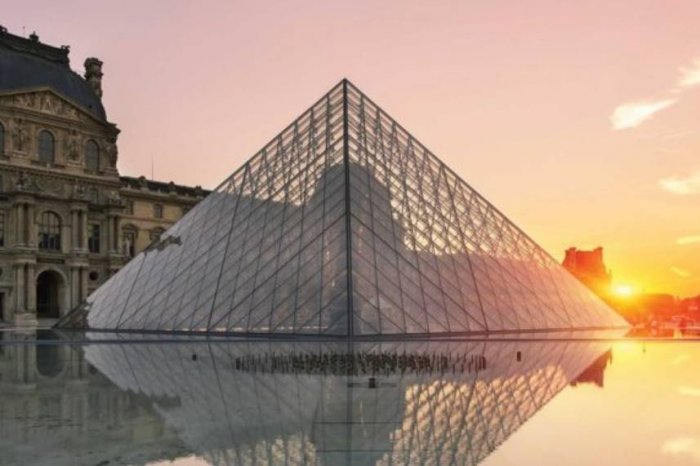 Лувр перемістив коштовності в Банк Франції після гучного пограбування Лувр перемістив коштовності в Банк Франції після гучного пограбування