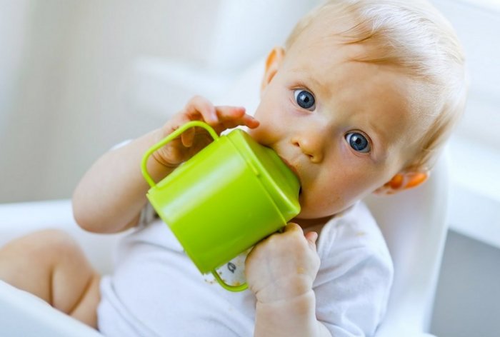 Дитячий поїльник: коли потрібен і як вибрати Дитячий поїльник: коли потрібен і як вибрати