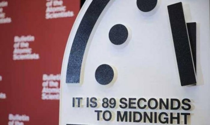 Вчені знову оновили Годинник Судного дня: людство все ближче до катастрофи Вчені знову оновили Годинник Судного дня: людство все ближче до катастрофи