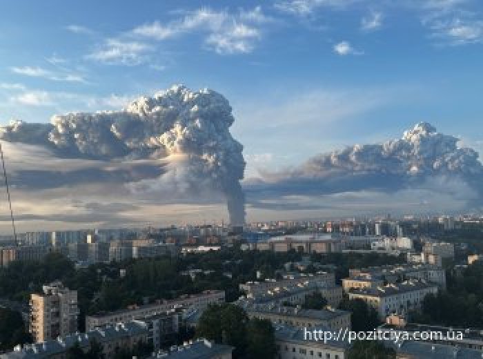 Масована атака дронів на Санкт-Петербург: після удару загорівся склад Wildberries Масована атака дронів на Санкт-Петербург: після удару загорівся склад Wildberries