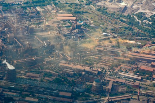 Беспилотник снял, как запорожские заводы загрязняют город – ВИДЕО