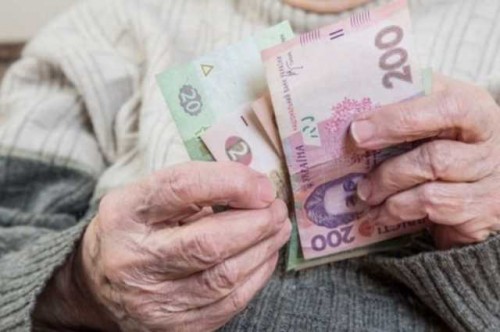 Украинцам обещали вдвое повысить пенсии: возникли сложности