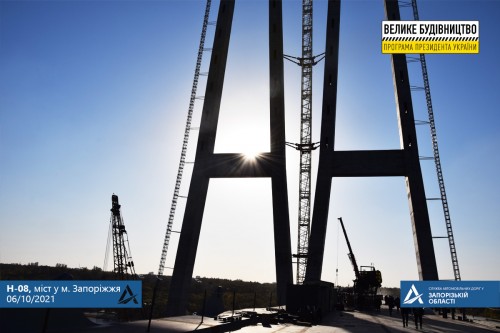 В Запорожье проверили на целостность новый мост, который соединил два берега Днепра (ФОТО)