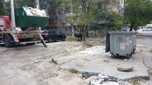 В Запорожье после празднования Дня города на улицах осталась сотня тонн мусора (ФОТО)