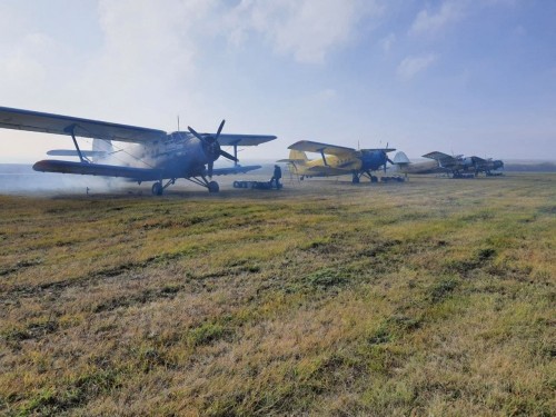 Над Запорожской областью с самолетов разбросали брикеты, которые нельзя трогать руками (ФОТО)