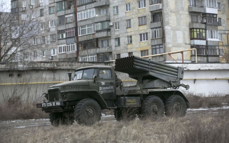Люди, як живий щит: в окупованому місті на Запоріжжі окупанти стягують…