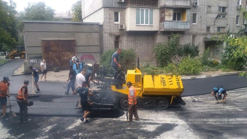 В Олександрівському районі Запоріжжя продовжується ремонт доріг