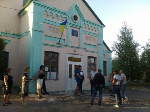 Беспредел в Запорожском районе: группа неизвестных попыталась сорвать выборы (ФОТО)