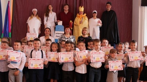 Запорожских школьников учат правильно ухаживать за зубами