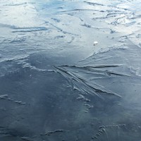 В Запорожской области двое подростков провалились под лед на пруду (ВИДЕО)